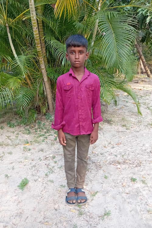 An unsponsored boy named Sayananth from Sri Lanka who has waited 476 days for a sponsor.