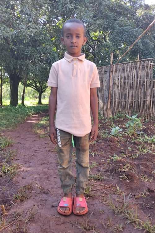An unsponsored boy named Robera from Ethiopia who lives in an AIDS-affected area, is vulnerable to exploitation and has waited 493 days for a sponsor.