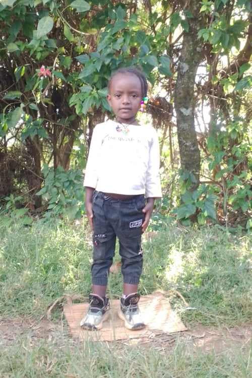 An unsponsored girl named Obse from Ethiopia who lives in an AIDS-affected area, is vulnerable to exploitation and has waited 555 days for a sponsor.