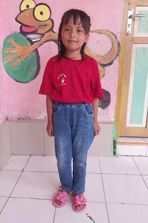 An unsponsored girl named Nadya from Indonesia who has waited 554 days for a sponsor.