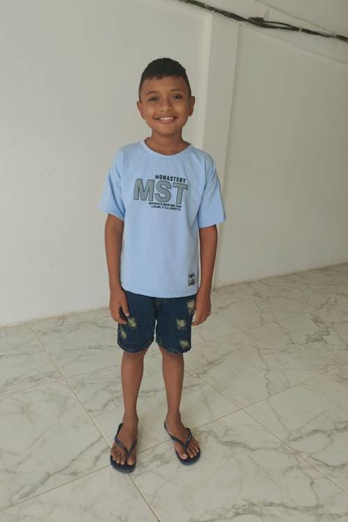 An unsponsored boy named Jhonny from Colombia who has waited 581 days for a sponsor.