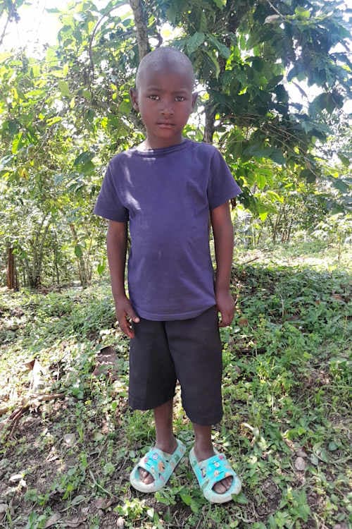 An unsponsored boy named Oreste from Rwanda who lives in an AIDS-affected area, is vulnerable to exploitation and has waited 477 days for a sponsor.