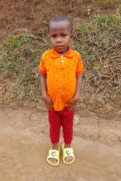 An unsponsored boy named Irasubiza from Rwanda who lives in an AIDS-affected area, is vulnerable to exploitation and has waited 457 days for a sponsor.