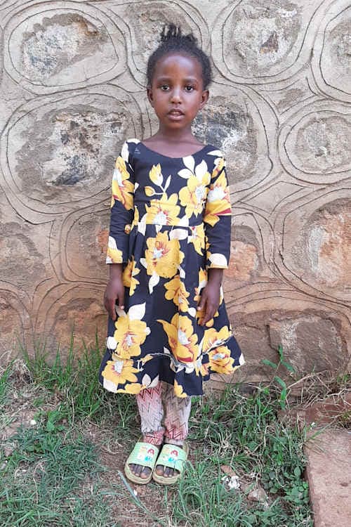 An unsponsored girl named Robe from Ethiopia who lives in an AIDS-affected area, is vulnerable to exploitation and has waited 507 days for a sponsor.