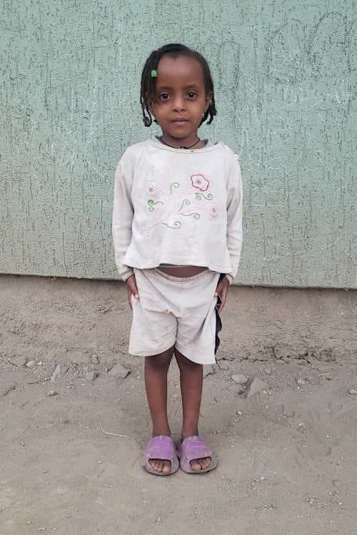 An unsponsored girl named Isubedinke from Ethiopia who lives in an AIDS-affected area, is vulnerable to exploitation and has waited 455 days for a sponsor.
