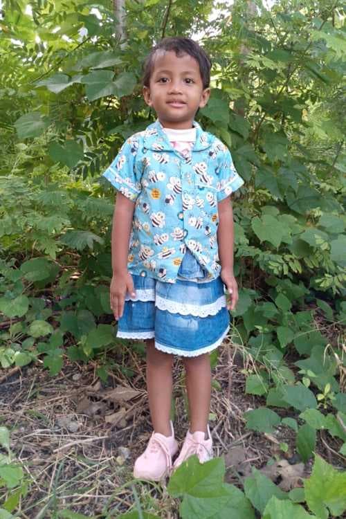 An unsponsored girl named Alen from Indonesia who has waited 467 days for a sponsor.