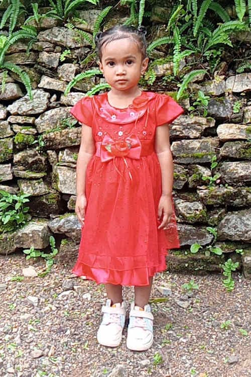 An unsponsored girl named Viani from Indonesia who has waited 437 days for a sponsor.