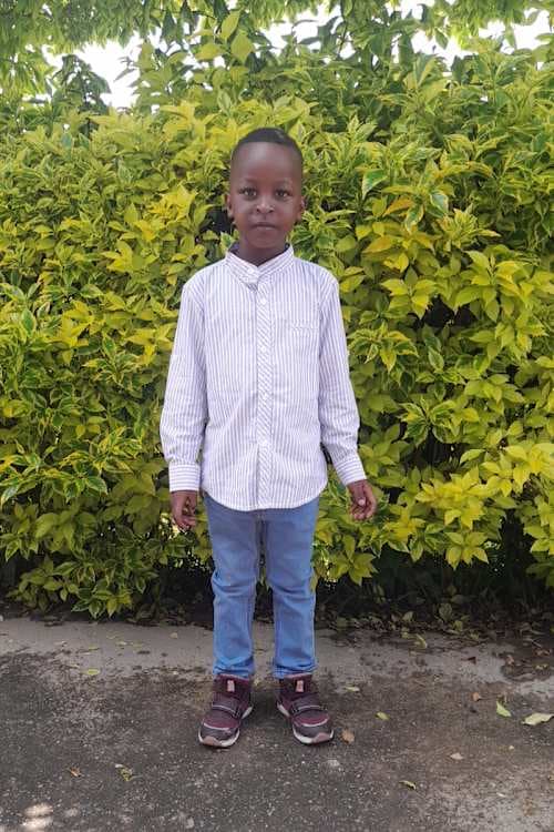 An unsponsored boy named Ashton from Rwanda who lives in an AIDS-affected area, is vulnerable to exploitation and has waited 385 days for a sponsor.