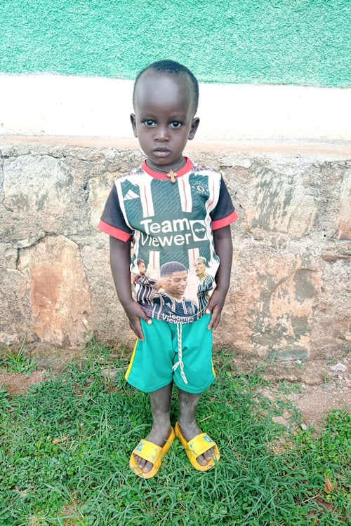 An unsponsored boy named Bizuayehu from Ethiopia who lives in an AIDS-affected area, is vulnerable to exploitation and has waited 399 days for a sponsor.
