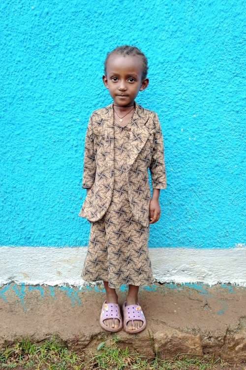 An unsponsored girl named Sintayhu from Ethiopia who lives in an AIDS-affected area, is vulnerable to exploitation and has waited 377 days for a sponsor.
