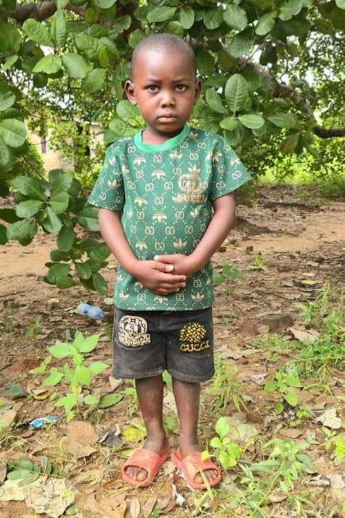 An unsponsored boy named Hufsun from Tanzania who lives in an AIDS-affected area, is vulnerable to exploitation and has waited 397 days for a sponsor.