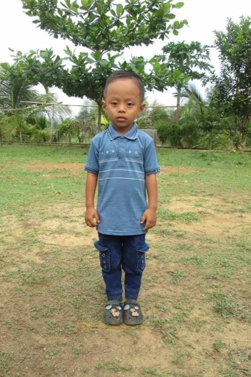An unsponsored boy named Tumbaj from Bangladesh who is vulnerable to exploitation and has waited 416 days for a sponsor.