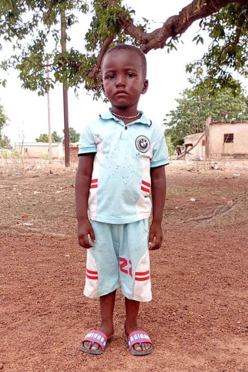 An unsponsored boy named Edvis from Burkina Faso who lives in an AIDS-affected area, is vulnerable to exploitation and has waited 452 days for a sponsor.