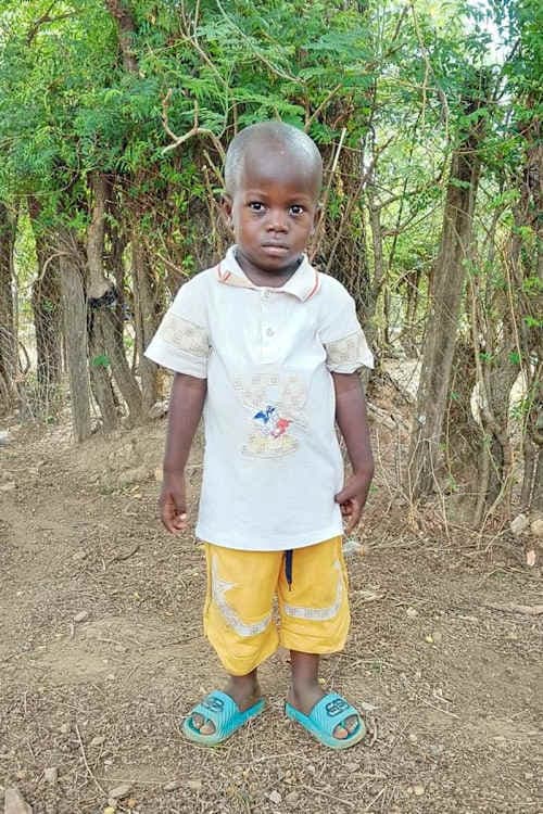 An unsponsored boy named Barkô-Nanwine from Burkina Faso who lives in an AIDS-affected area, is vulnerable to exploitation and has waited 453 days for a sponsor.