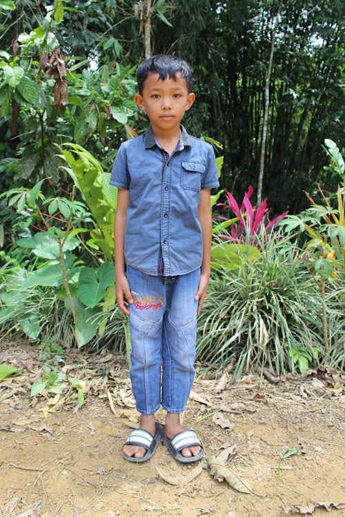 An unsponsored boy named Rezki from Indonesia who has waited 385 days for a sponsor.