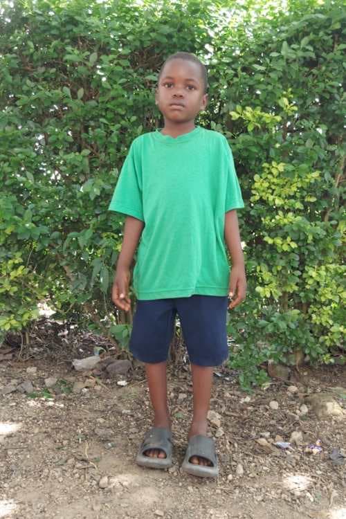 An unsponsored boy named Edison from Uganda who lives in an AIDS-affected area, is vulnerable to exploitation and has waited 452 days for a sponsor.