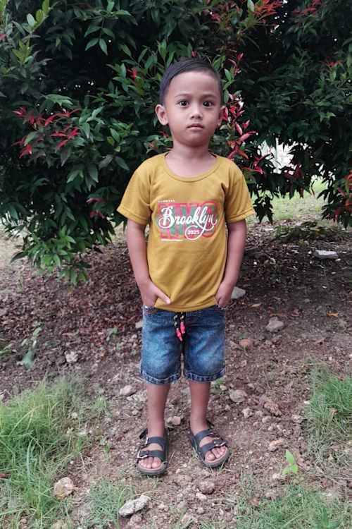 An unsponsored boy named Jayden from Indonesia who has waited 567 days for a sponsor.