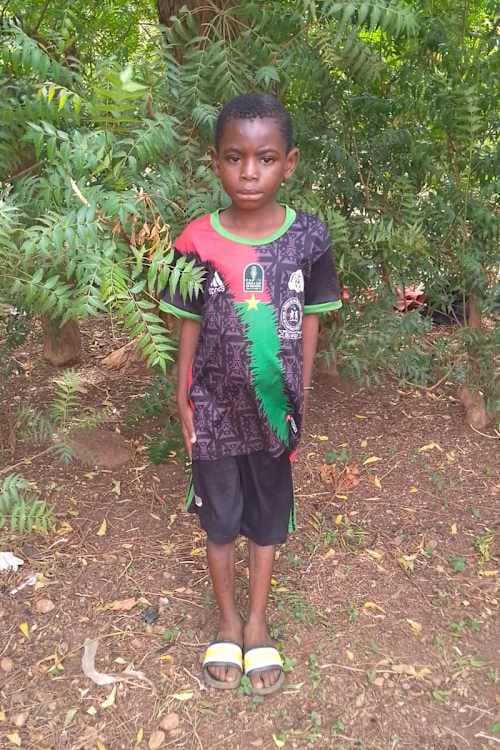 An unsponsored boy named Yerpon from Burkina Faso who lives in an AIDS-affected area, is vulnerable to exploitation and has waited 615 days for a sponsor.