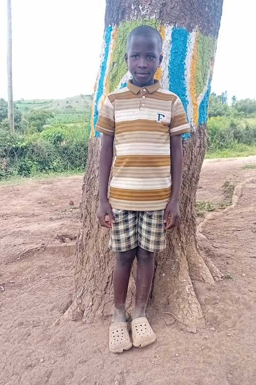 An unsponsored boy named Stephen from Uganda who lives in an AIDS-affected area, is vulnerable to exploitation and has waited 378 days for a sponsor.