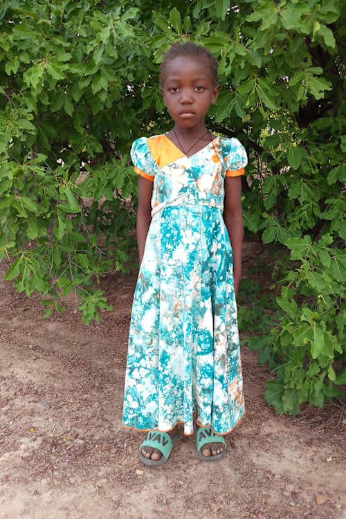 An unsponsored girl named Arianne from Burkina Faso who lives in an AIDS-affected area, is vulnerable to exploitation and has waited 586 days for a sponsor.