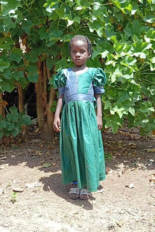 An unsponsored girl named Dorcas from Burkina Faso who lives in an AIDS-affected area, is vulnerable to exploitation and has waited 563 days for a sponsor.
